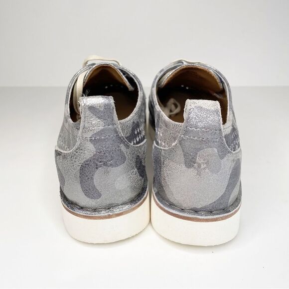 Trask Lena Camouflage Metallic Perforated Sneakers 7 new with box silver fun - Picture 7 of 10